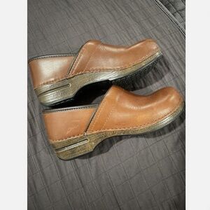 Nearly new Dansko clogs - brown